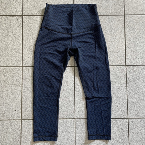 *RARE* LUXTREME WUNDERUNDER CROP - SIZE 6 - Picture 2 of 5